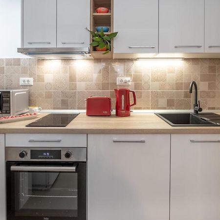Two-Bedroom Apartment In The Centre Makarska Eksteriør billede