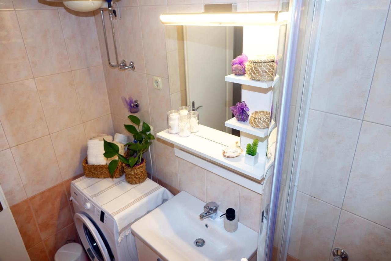 Two-Bedroom Apartment In The Centre Makarska Eksteriør billede