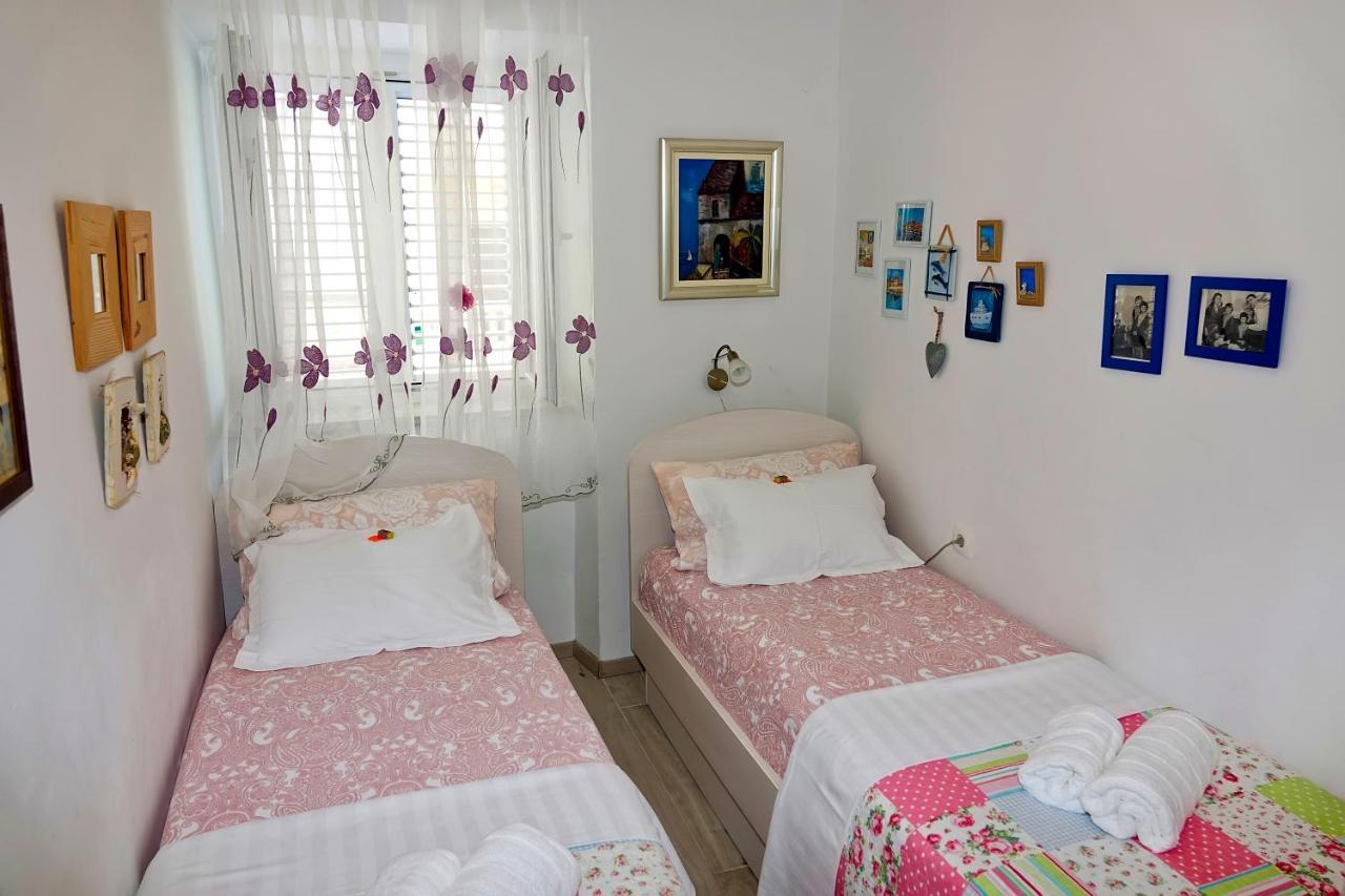 Two-Bedroom Apartment In The Centre Makarska Eksteriør billede