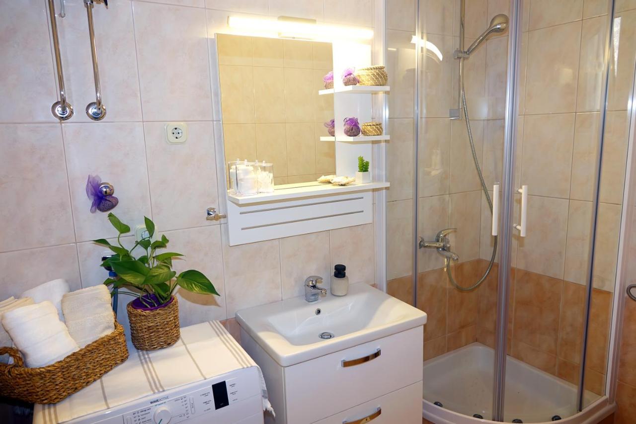 Two-Bedroom Apartment In The Centre Makarska Eksteriør billede