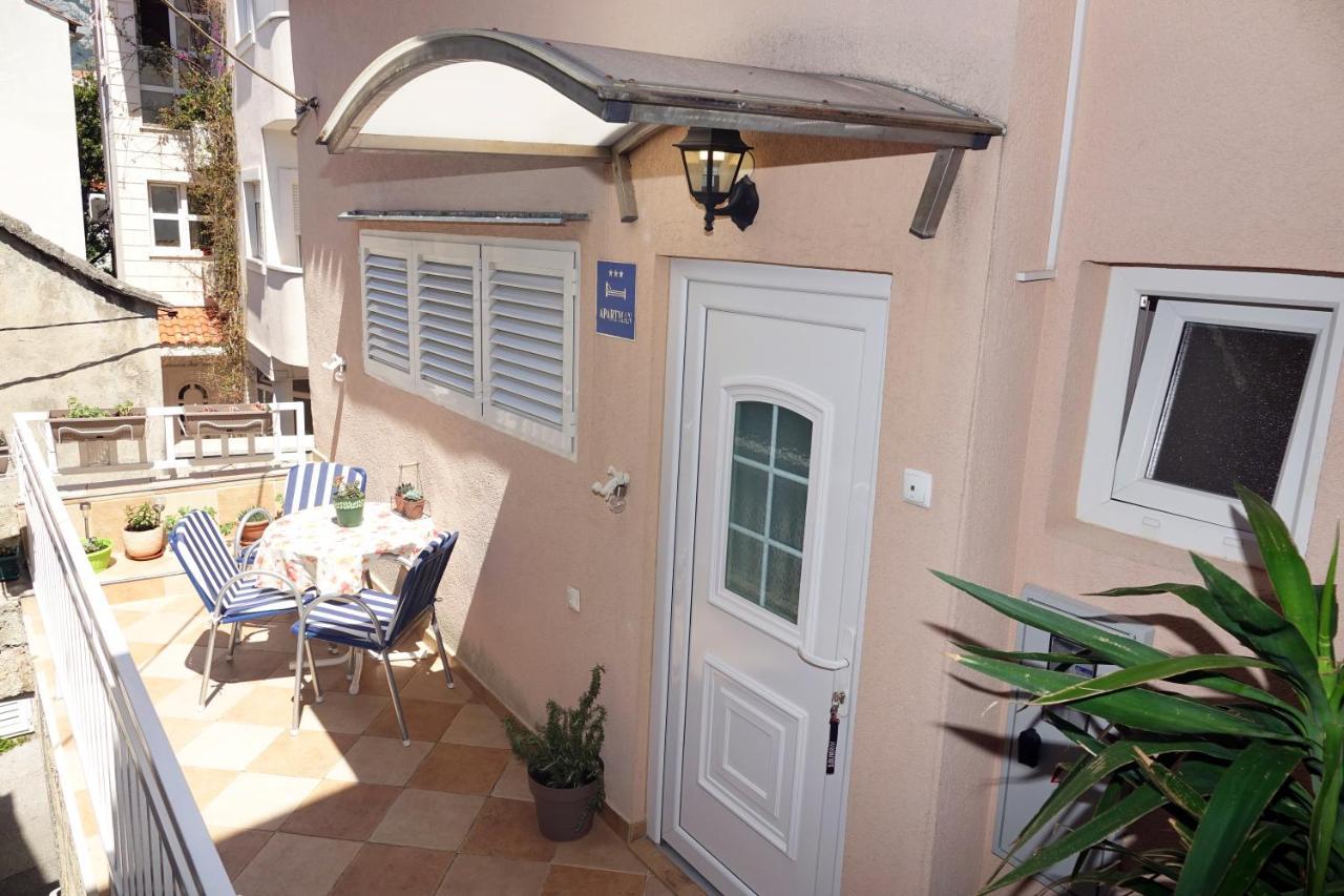 Two-Bedroom Apartment In The Centre Makarska Eksteriør billede
